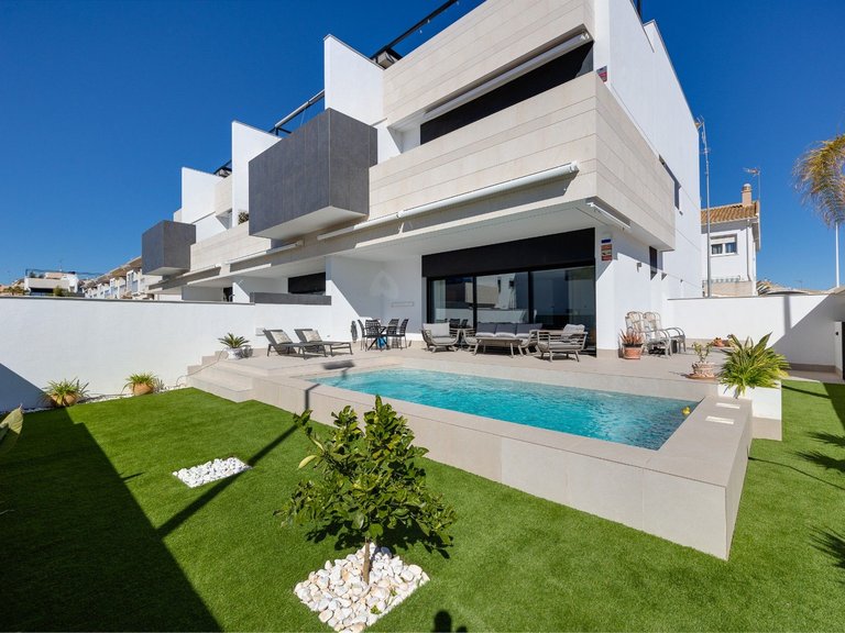 Villa for Sale in Pilar De La Horadada, Alicante 5