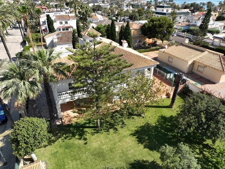 Villa for Sale in Cabo Roig, Alicante 11