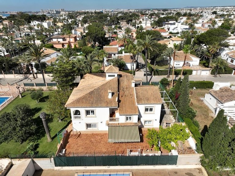 Villa for Sale in Cabo Roig, Alicante 13
