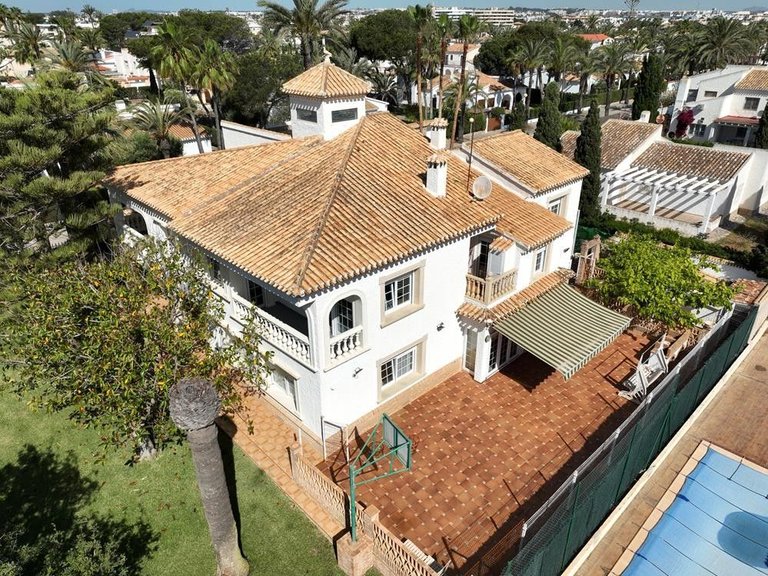 Villa for Sale in Cabo Roig, Alicante 14