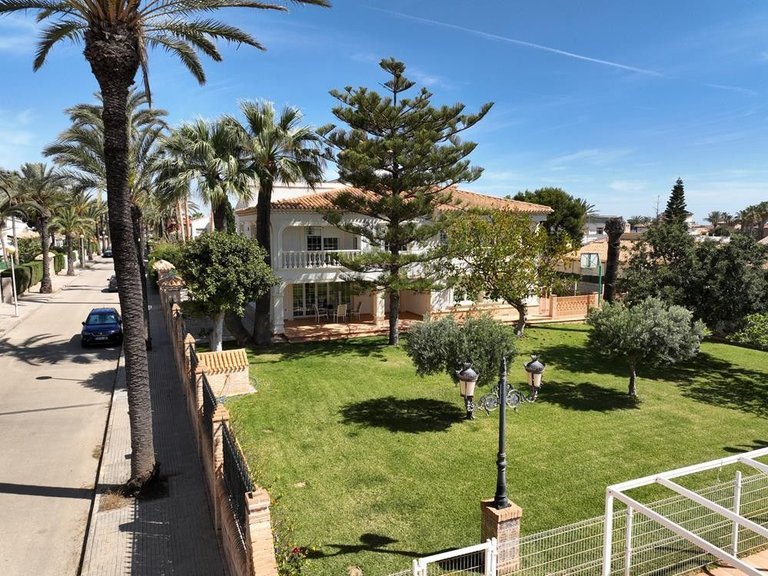 Villa for Sale in Cabo Roig, Alicante 15