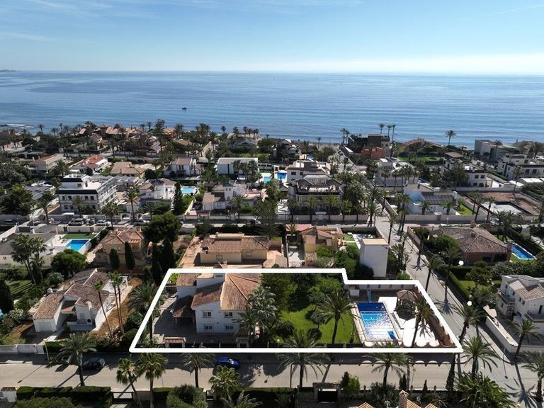 Villa for Sale in Cabo Roig, Alicante 2