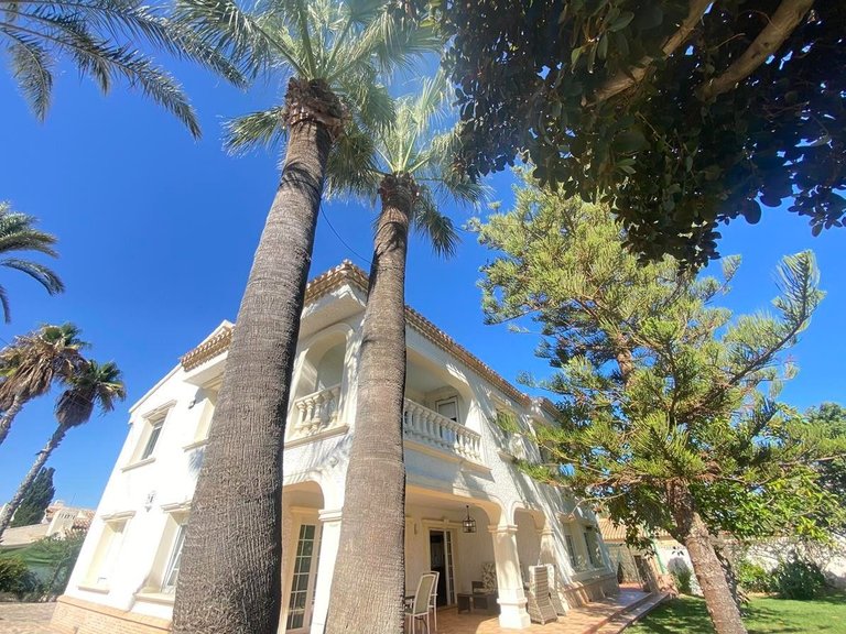 Villa for Sale in Cabo Roig, Alicante 22
