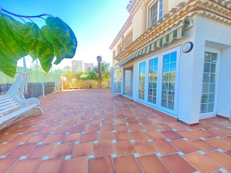 Villa for Sale in Cabo Roig, Alicante 38