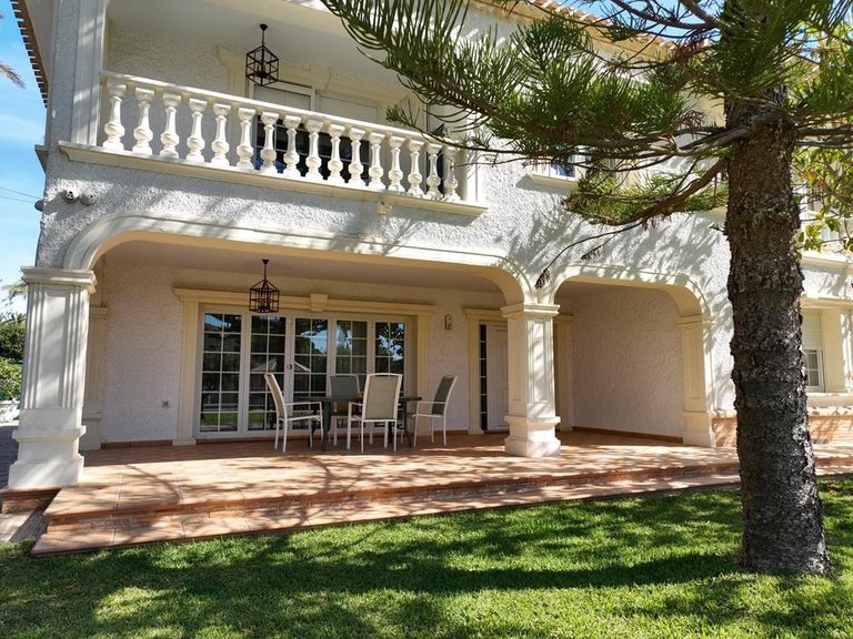 Villa for Sale in Cabo Roig, Alicante 4