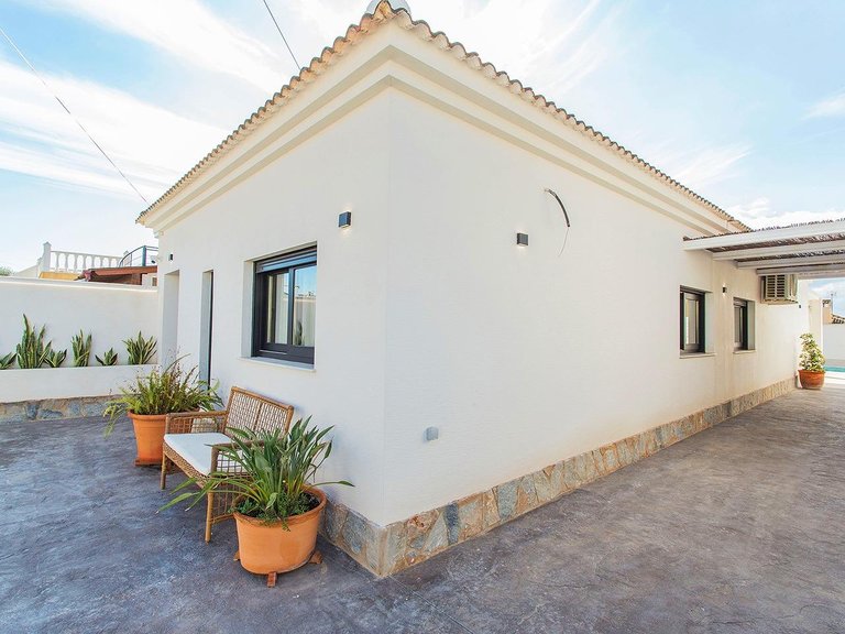Town House for Sale in Torrevieja, Alicante 2