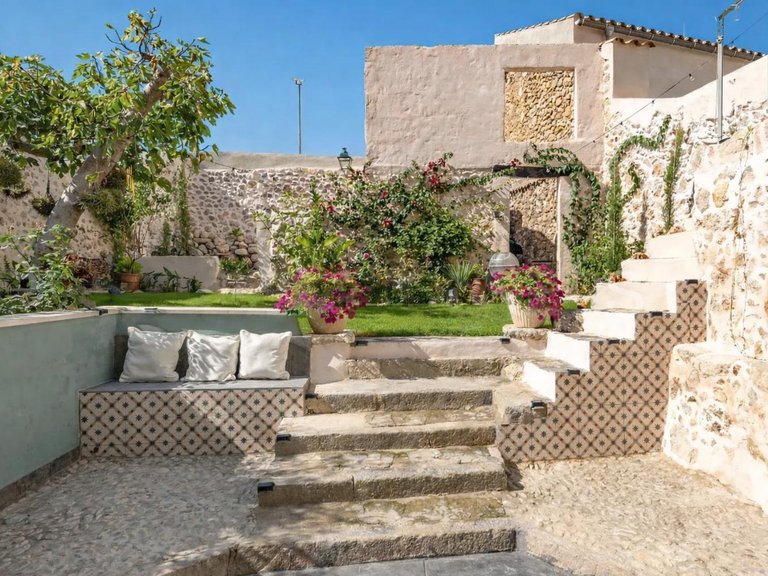 Town House for Sale in Nucleo urbano 55, Campanet, Balearic Islands 1