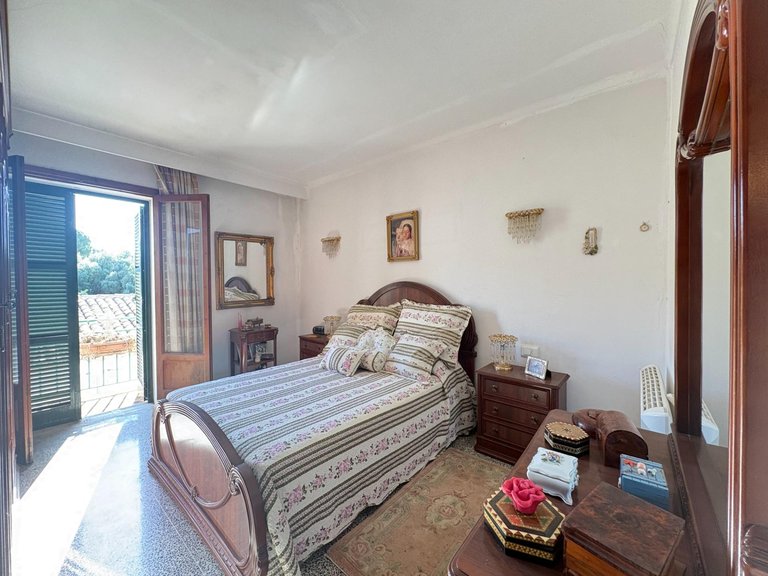 Town House for Sale in Lloseta Pueblo, Lloseta, Balearic Islands 18