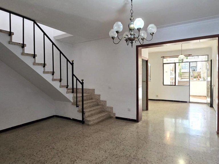 Town House for Sale in Nucleo urbano 56, Lloseta, Balearic Islands 1