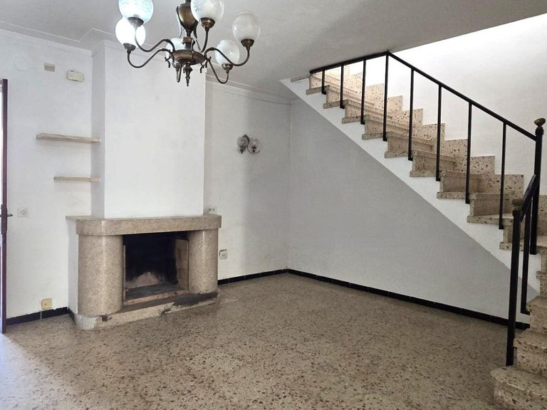 Town House for Sale in Nucleo urbano 56, Lloseta, Balearic Islands 3