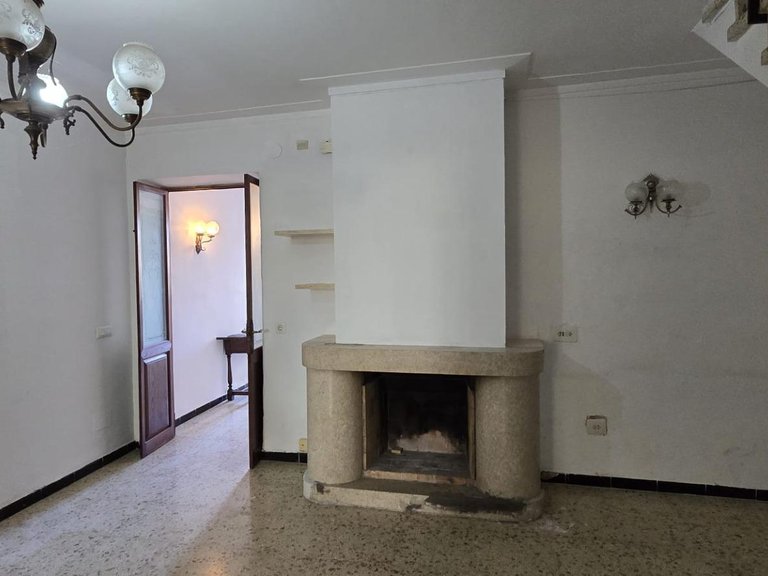 Town House for Sale in Nucleo urbano 56, Lloseta, Balearic Islands 4