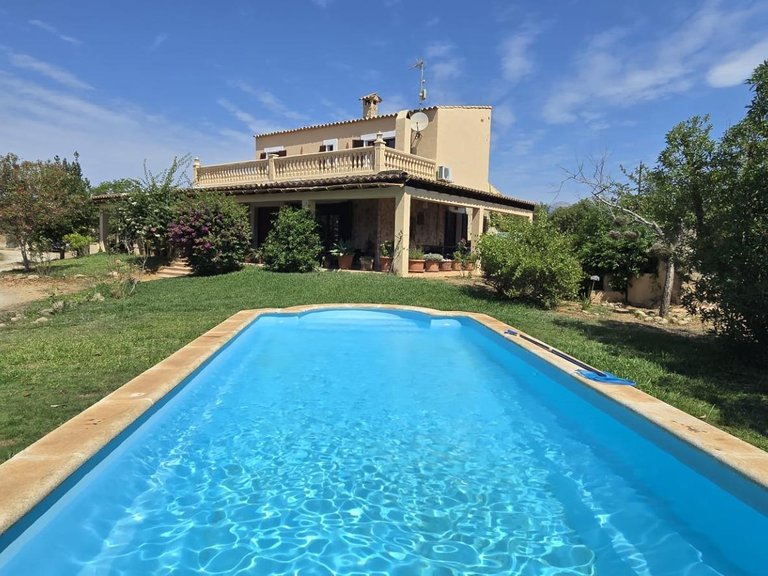 Country House for Sale in Nucleo urbano 56, Lloseta, Balearic Islands 1