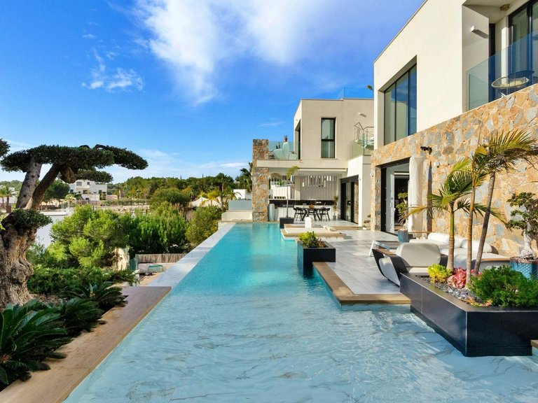 Villa for Sale in Inland Orihuela, Alicante 3