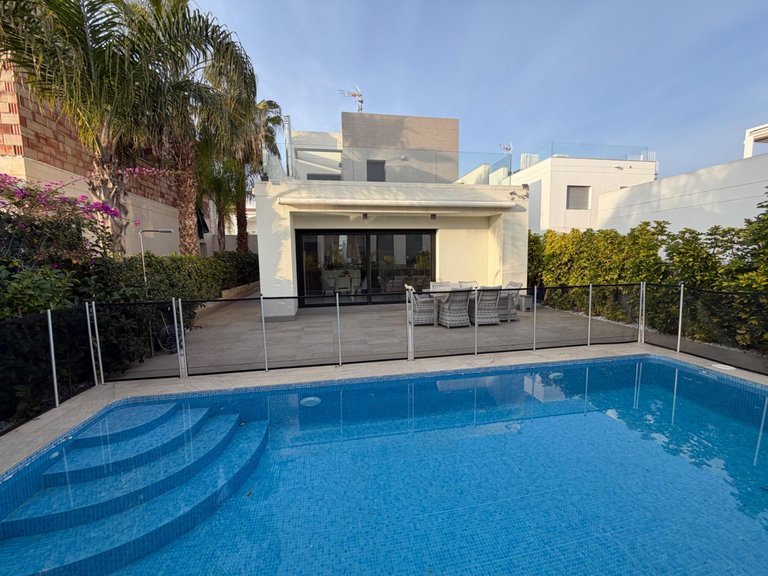 Villa for Sale in Inland Rojales, Alicante 1