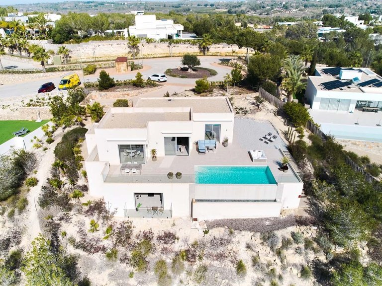 Villa for Sale in Inland Orihuela, Alicante 3