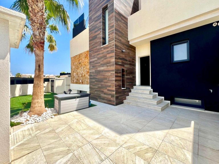 Villa for Sale in Costa Blanca Orihuela Costa, Alicante 2