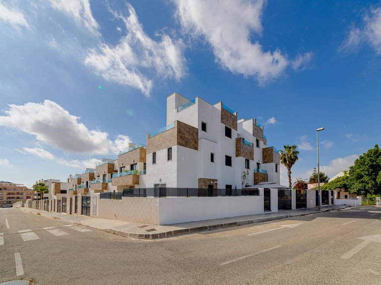Town House for Sale in Costa Blanca Villamartin, Alicante 41