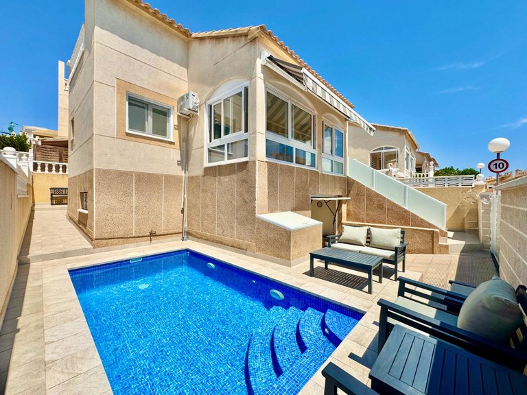 Villa for Sale in Orihuela Costa, Alicante 1