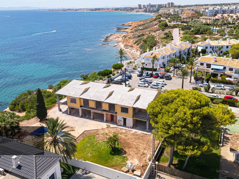 Villa for Sale in Costa Blanca Cabo Roig, Alicante 1