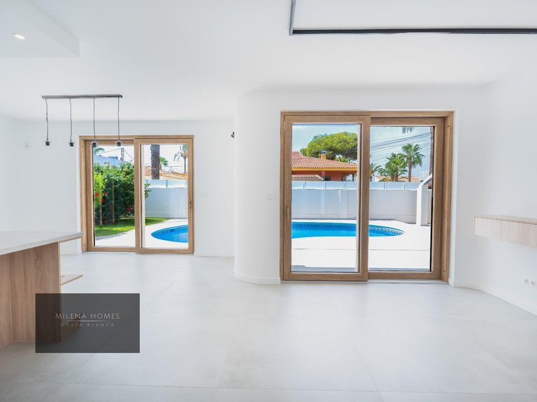 Villa for Sale in Costa Blanca Cabo Roig, Alicante 21