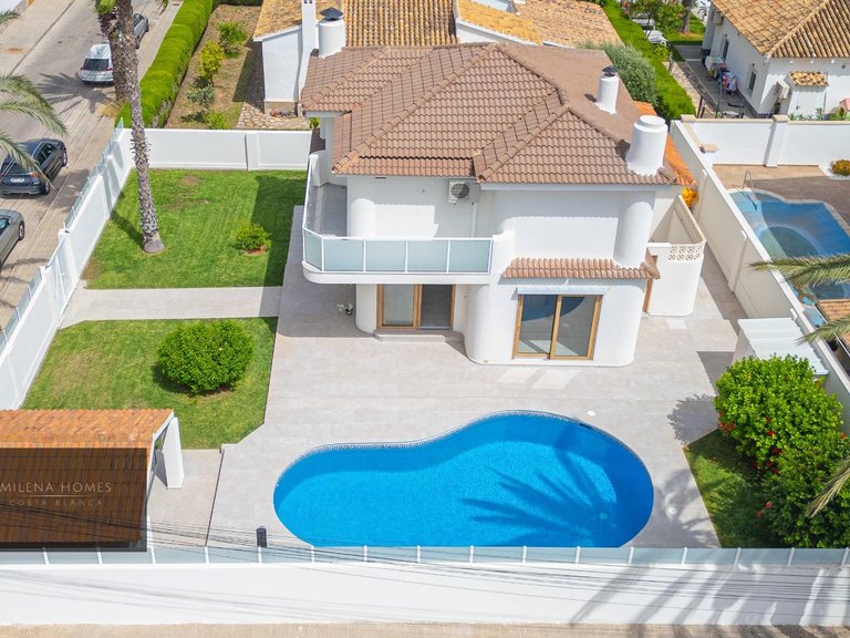 Villa for Sale in Costa Blanca Cabo Roig, Alicante 9