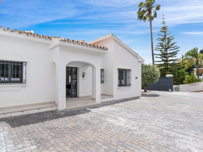 Villa for Sale in Benahavís, Malaga 11