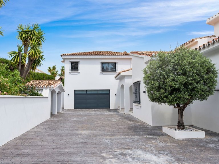 Villa for Sale in Benahavís, Malaga 12