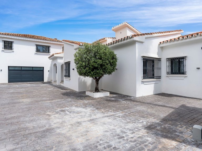 Villa for Sale in Benahavís, Malaga 14