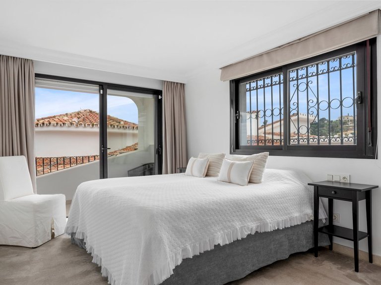 Villa for Sale in Benahavís, Malaga 33