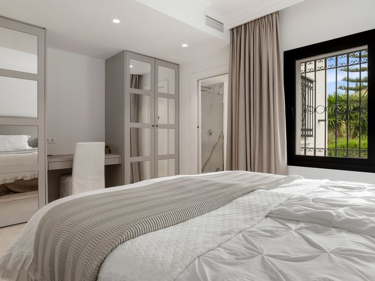 Villa for Sale in Benahavís, Malaga 38