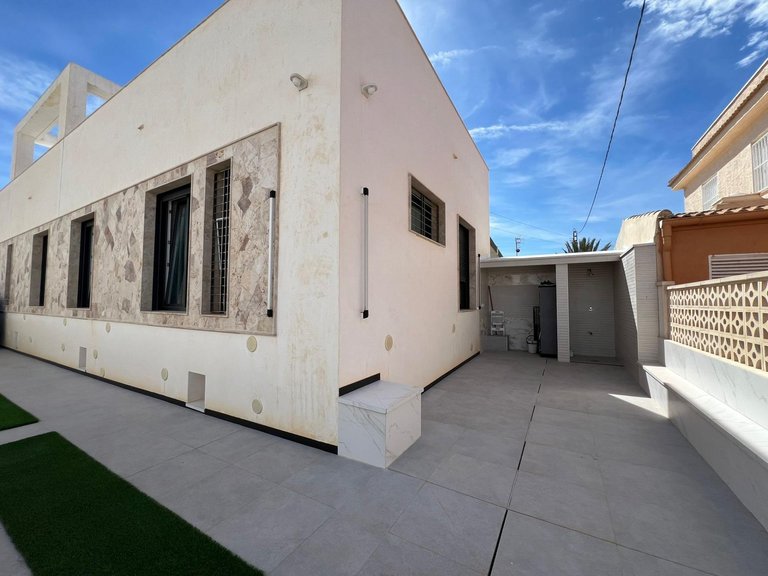 Villa for Sale in Costa Blanca Torrevieja, Alicante 33