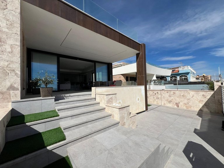 Villa for Sale in Costa Blanca Torrevieja, Alicante 4