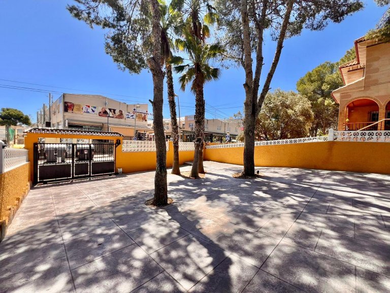 Villa for Sale in Costa Blanca Torrevieja, Alicante 14