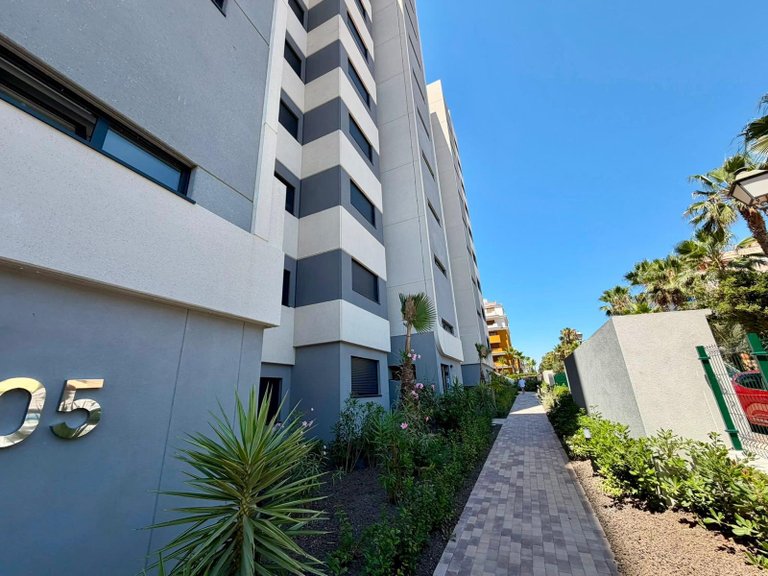 Apartment for Sale in Torrevieja, Alicante 31