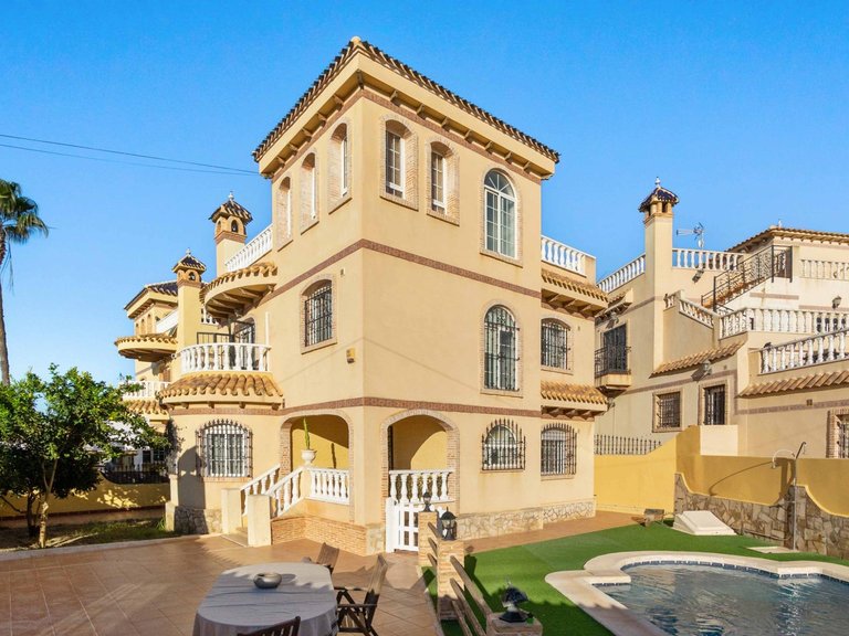 Town House for Sale in Costa Blanca Orihuela Costa, Alicante 2