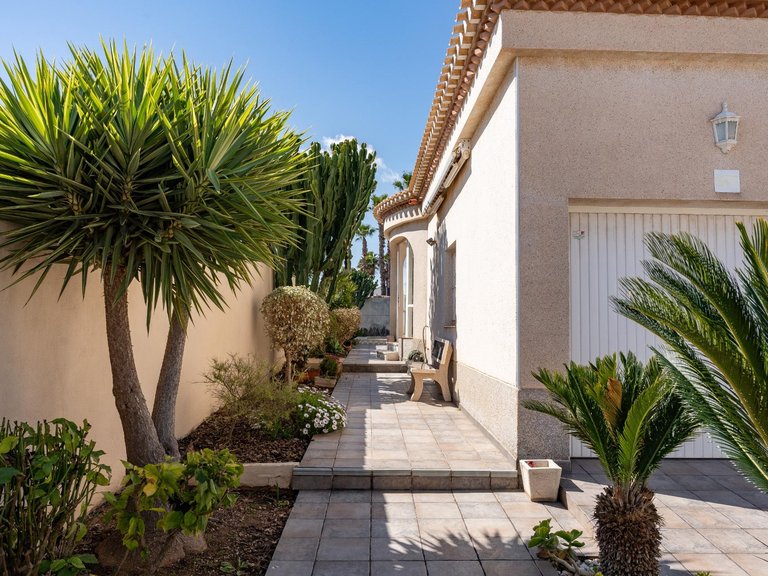 Villa for Sale in Playa Flamenca, Orihuela Costa, Alicante 15
