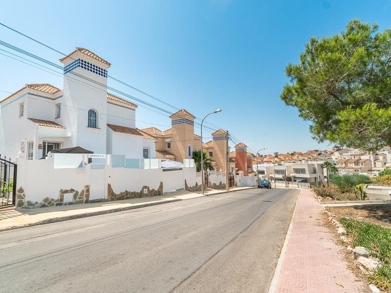 Villa for Sale in San Miguel De Salinas, Alicante 1