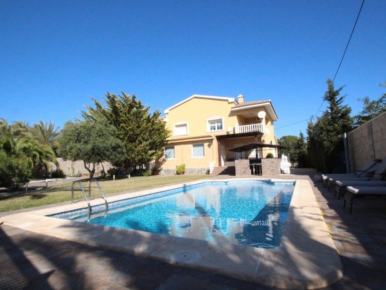 Villa for Sale in Orihuela Costa, Alicante 1