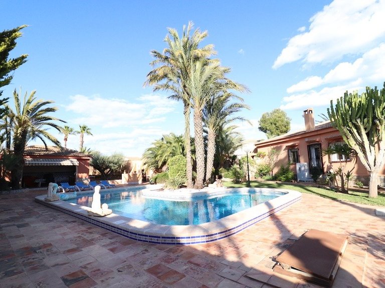 Villa for Sale in Torrevieja, Alicante 2