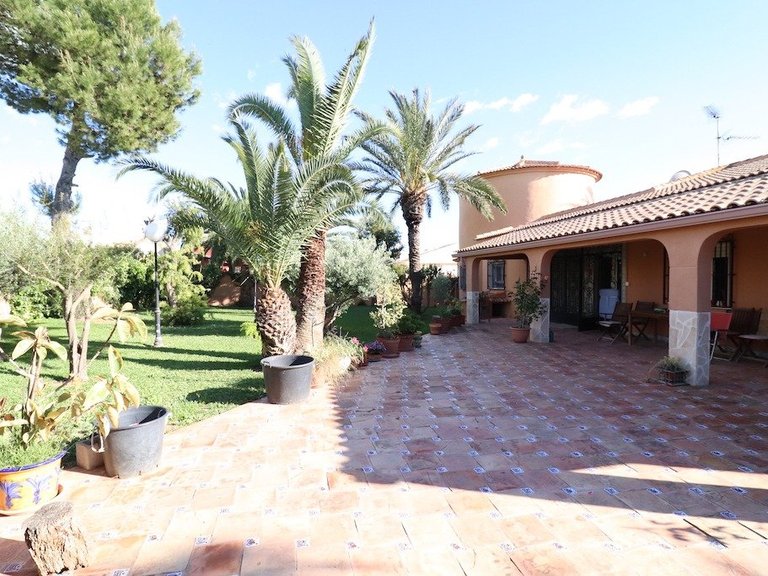 Villa for Sale in Torrevieja, Alicante 28