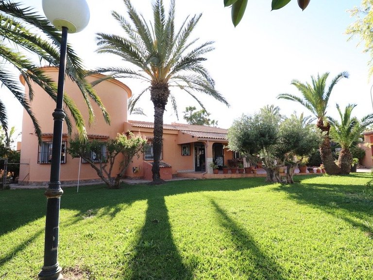 Villa for Sale in Torrevieja, Alicante 30