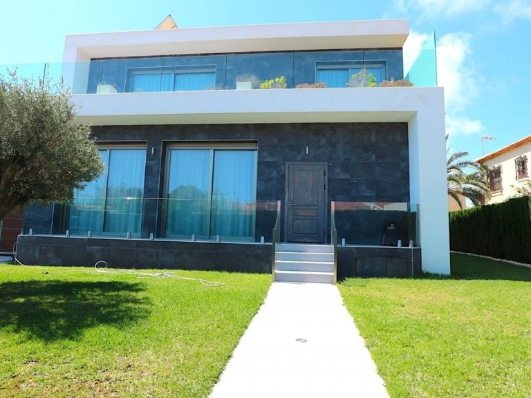 Villa for Sale in Los Angeles, Torrevieja, Alicante 3