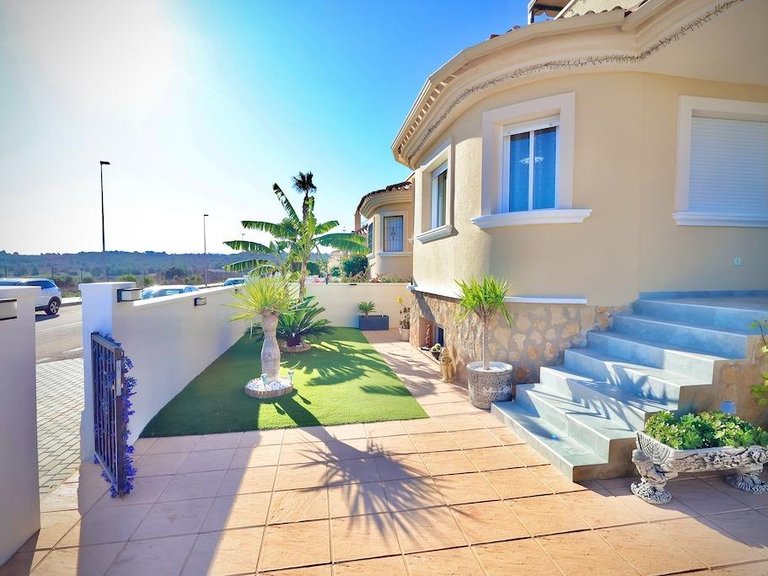 Villa for Sale in San Miguel De Salinas, Alicante 2