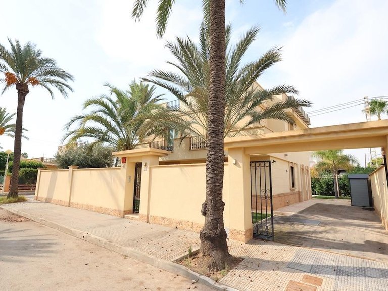 Villa for Sale in Costa Blanca Cabo Roig, Alicante 33