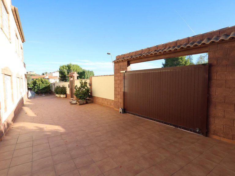 Villa for Sale in Costa Blanca Torrevieja, Alicante 38