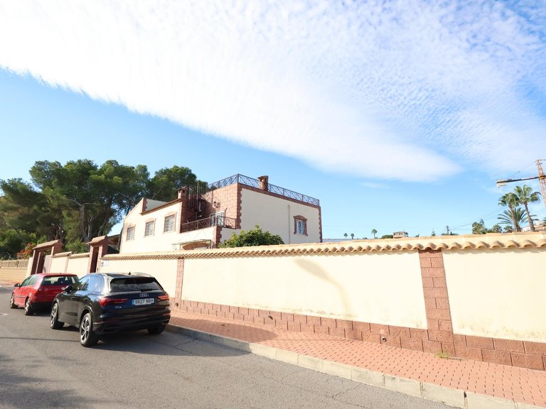 Villa for Sale in Costa Blanca Torrevieja, Alicante 39