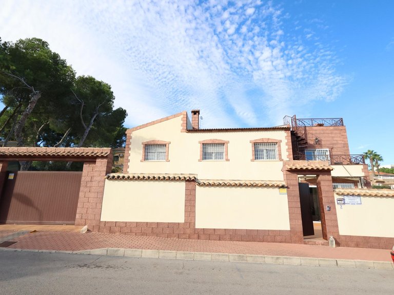 Villa for Sale in Costa Blanca Torrevieja, Alicante 40