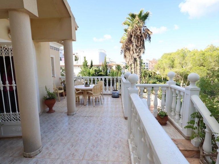 Villa for Sale in Villamartin, Alicante 2