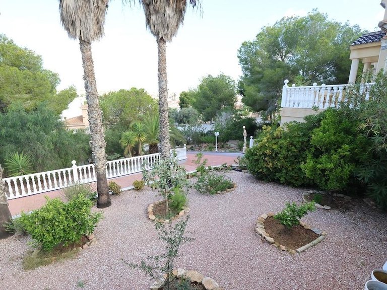 Villa for Sale in Villamartin, Alicante 31