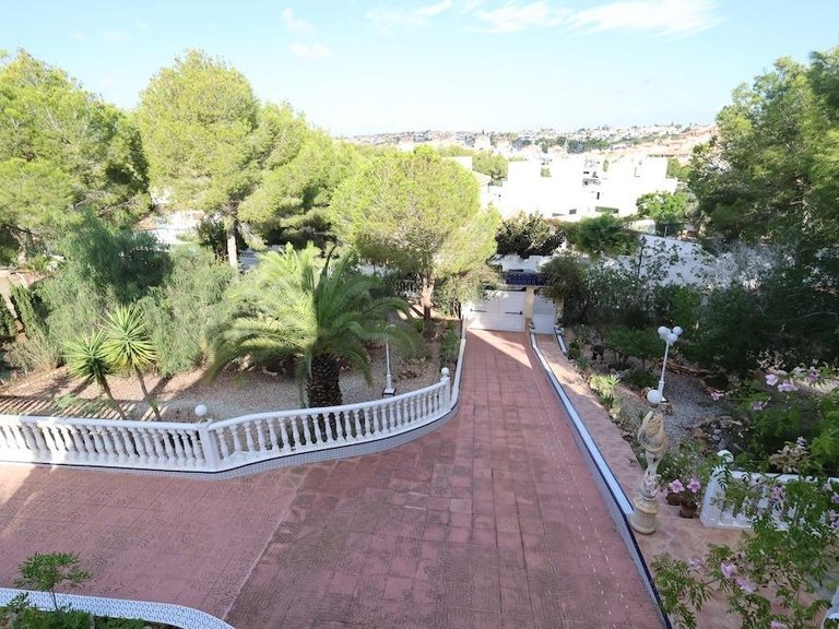 Villa for Sale in Villamartin, Alicante 33